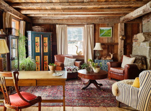 How Distressed Wood Furniture Adds Farmhouse Warmth