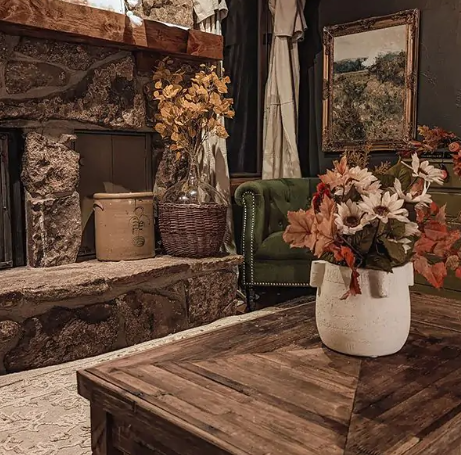 Reclaimed Wood Furniture for Traditional Farm Style