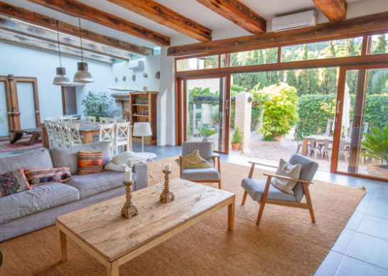 Farmhouse Living with Reclaimed Wood Furniture