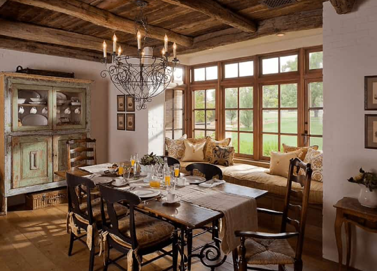 Distressed Wood Furniture for Farmhouse Storytelling