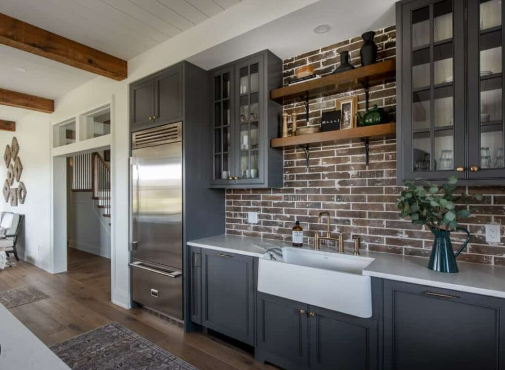 Open shelving vs cabinets in farmhouse kitchen design