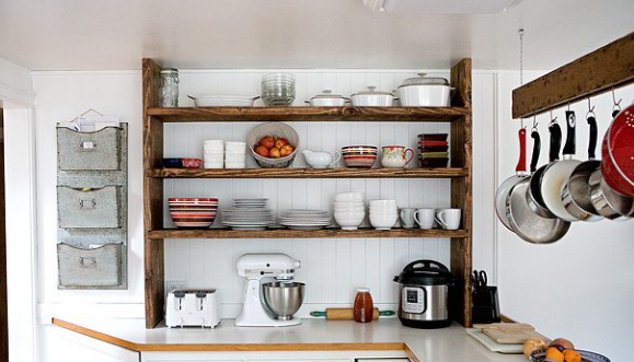 How to keep farmhouse kitchen open shelves clutter-free