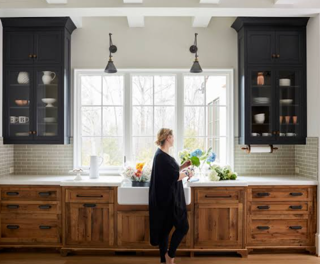 Black and wood farmhouse kitchen open shelves ideas